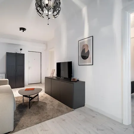 Apartment 212 B2